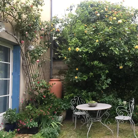 2 Descartes Bed & Breakfast