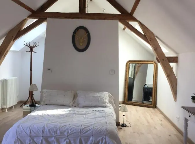 2 Descartes Bed & Breakfast